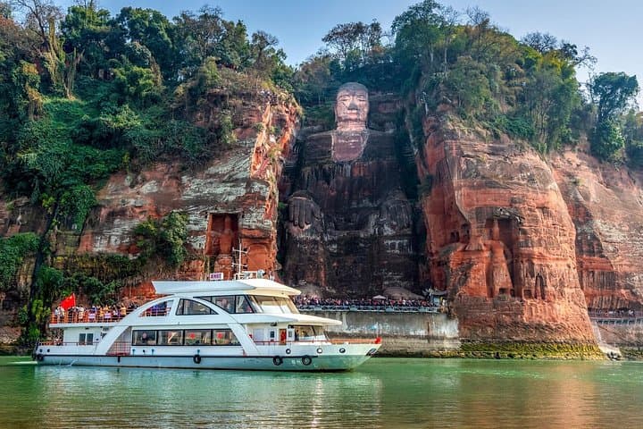 Chengdu Day Trip: Giant Panda Breeding Center and Leshan Giant Buddha Private Tour photo 4