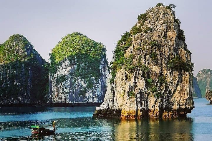 3-Day Bai Tu Long Bay Cruise: Kayak, Caves & Floating Village Experience photo 4