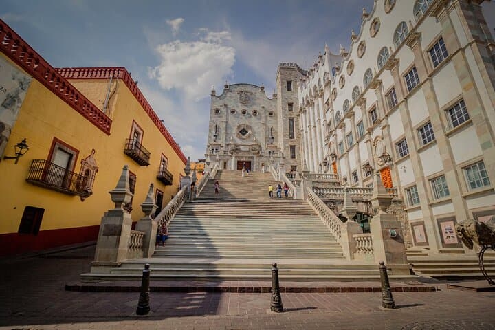 Private Walking Tour of Guanajuato: Alley of the Kiss, Teatro Juárez & Local History