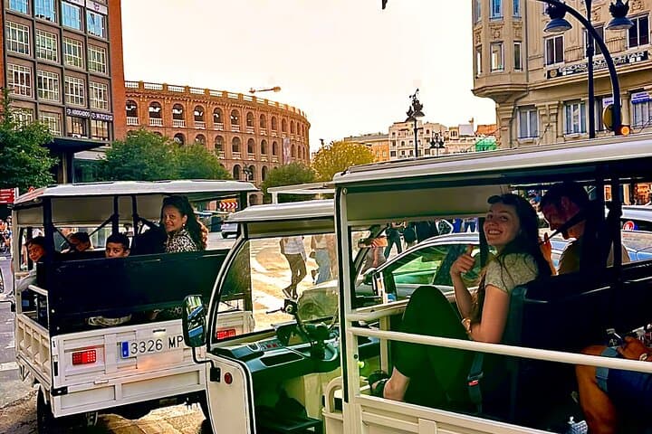 Explore Barcelona by Electric Tuk-Tuk: Top Sights, Tips & What to Expect
