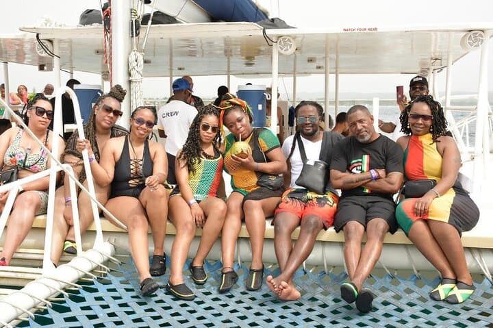Negril Catamaran Cruise to Rick's Café: Snorkel, Sunset & Open Bar photo 6