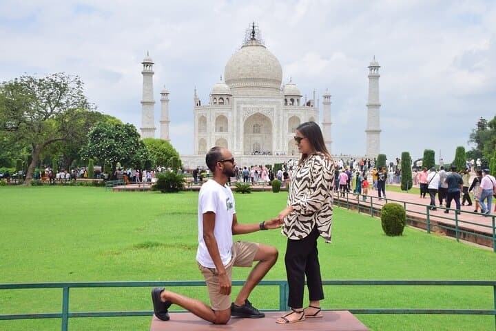 Sunrise at the Taj Mahal: Private Same-Day Tour from Jaipur