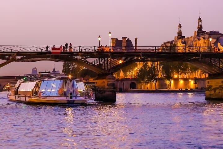 Paris Illuminated Seine Evening Cruise: 1-Hour Sightseeing from the Eiffel Tower