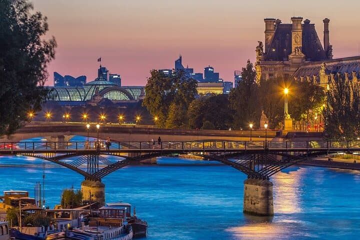 Paris Illuminated Seine Evening Cruise: 1-Hour Sightseeing from the Eiffel Tower photo 5