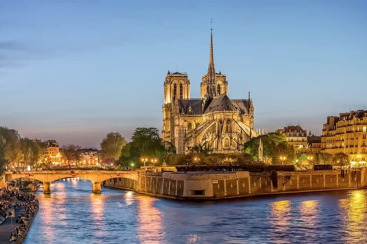 Paris Illuminated Seine Evening Cruise: 1-Hour Sightseeing from the Eiffel Tower photo 6