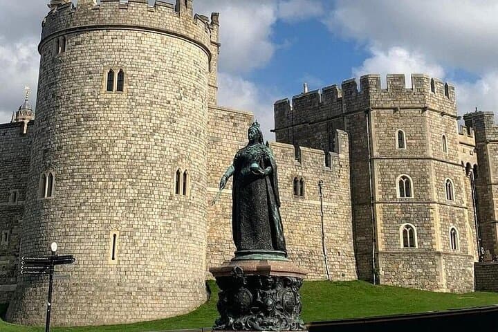 Private Windsor Castle Tour From London with Hotel Pickup photo 2