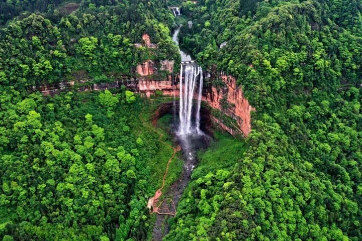 Si-Mian Mountain Private Day Tour from Chongqing — Waterfalls, Red Cliffs & Forest Trails photo 4