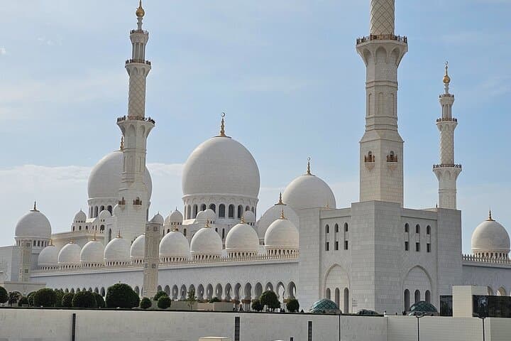 Abu Dhabi Sheikh Zayed Grand Mosque and Dubai Evening Desert Safari Combo Tour photo 1