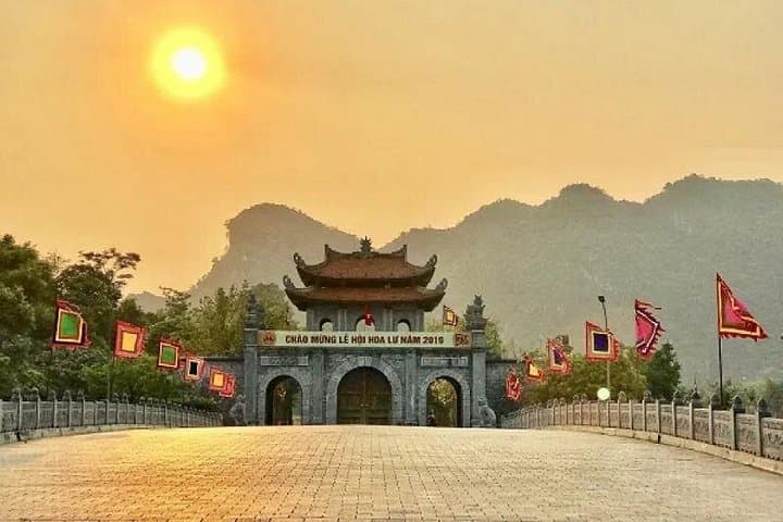 Ha Noi 3D2N Ninh Binh and Lan Ha Bay Adventure: Tam Coc, Cat Ba & Lan Ha Bay Cruise photo 4