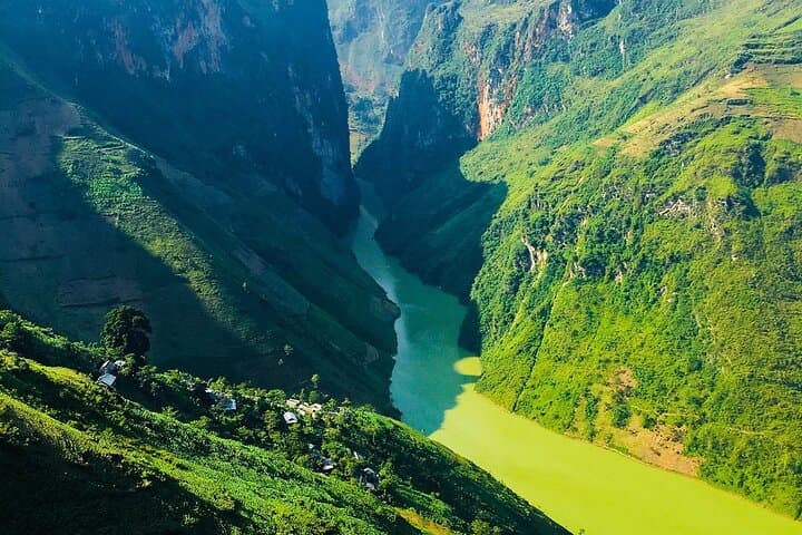 Ha Giang to Ban Gioc: 6-Day Northern Vietnam Guided Adventure photo 4