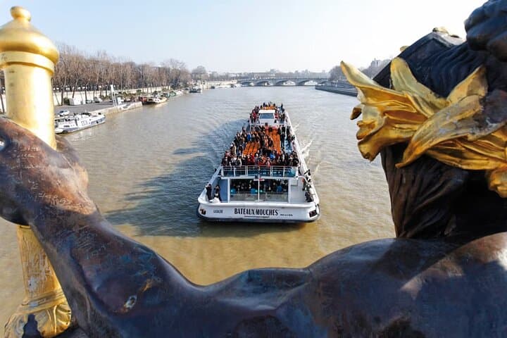 Seine River Cruise: Bateaux Mouches 1-Hour Sightseeing in Paris photo 3