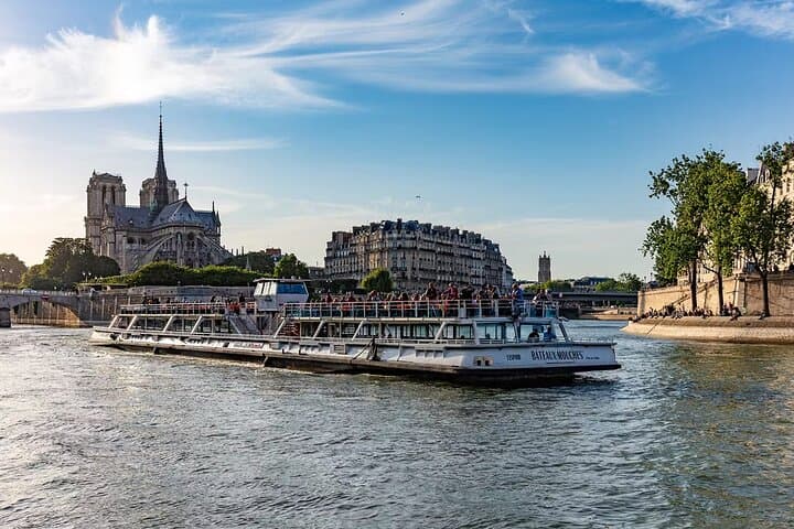 Seine Sightseeing: Bateaux Mouches 1‑Hour Cruise Past the Eiffel Tower photo 5