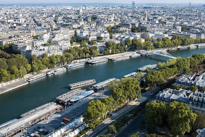 Seine River Cruise: Bateaux Mouches 1-Hour Sightseeing in Paris photo 6