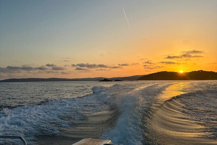 Saint-Tropez Private Sunset Yacht Charter in Baie de Canoubiers photo 3