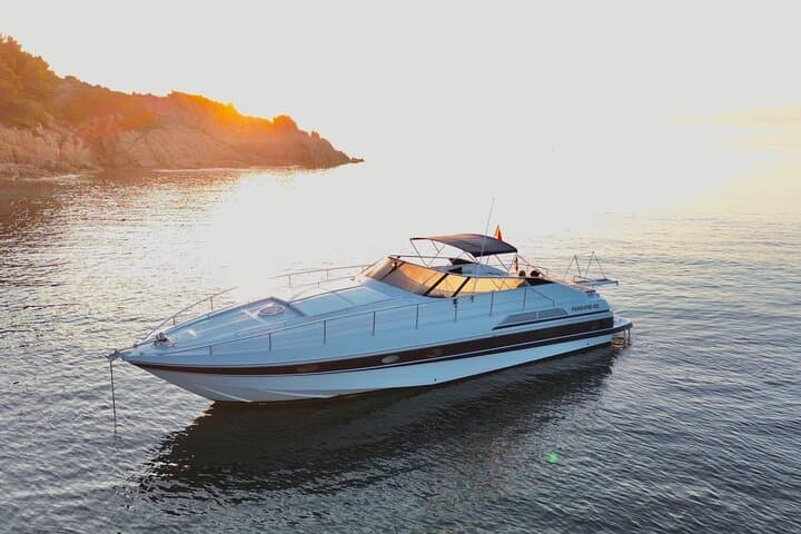 Saint-Tropez Private Sunset Yacht Charter in Baie de Canoubiers