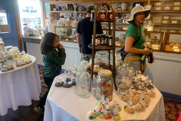Boothbay Harbor Bites: Guided Food Walking Tour in Maine photo 6