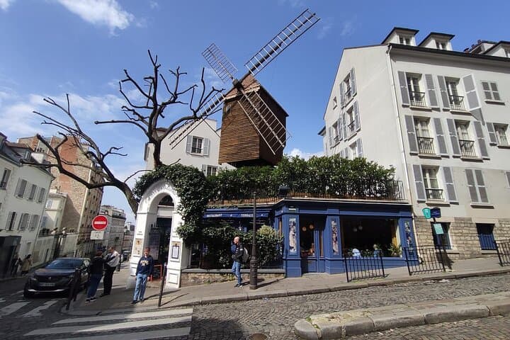 Private Montmartre Walking Tour — Sacré‑Cœur, Moulin Rouge & Local Secrets photo 6
