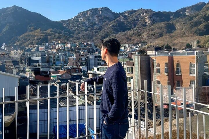 Seoul Hidden Trails: Inwangsan Hike & Seochon Walking Tour photo 4