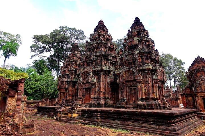 Siem Reap to Phnom Penh: 5-Day Cambodia Heritage Journey