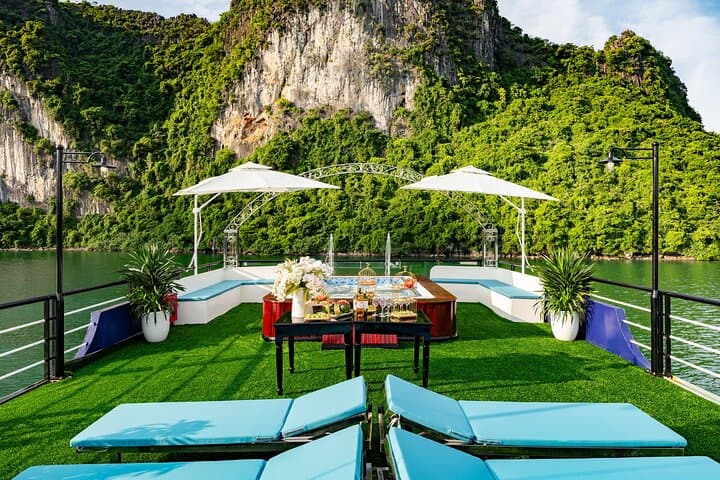 Sonata Day Cruise Halong Bay: Sung Sot Cave, Titov Island & Kayaking