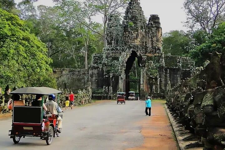 Full-Day Angkor Wat by Tuk-Tuk: Bayon, Ta Prohm & Pre Rup Sunset