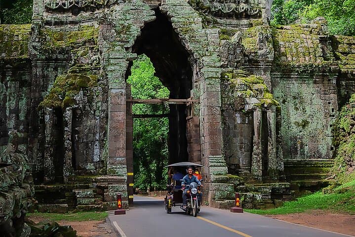 Full-Day Angkor Wat by Tuk-Tuk: Bayon, Ta Prohm & Pre Rup Sunset photo 6