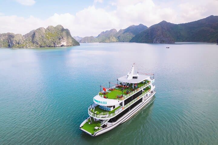 Luxury Halong Bay 1-Day Cruise with Jacuzzi Party from Hanoi photo 4