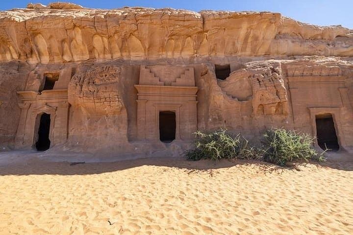 Explore AlUla: Full-Day 4x4 Tour of Natural Arches, Oasis & Old Town photo 2