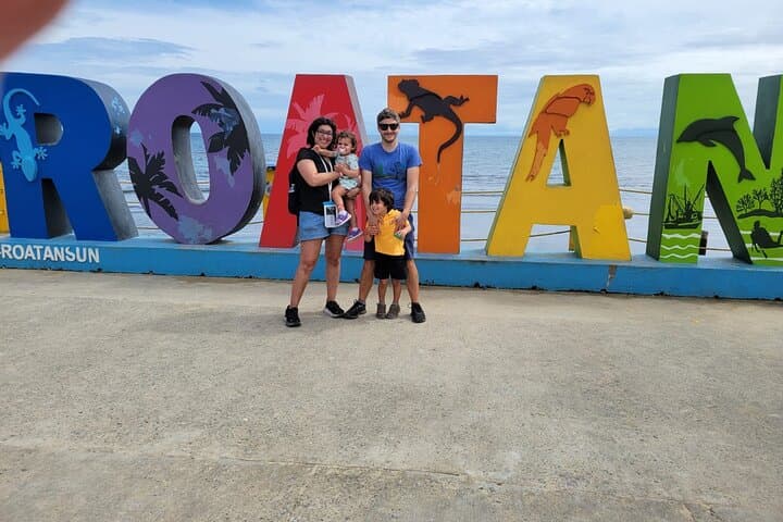 Roatán Monkey & Sloth Tour — Chocolate, Rum and Mini-Rainforest Experience photo 2