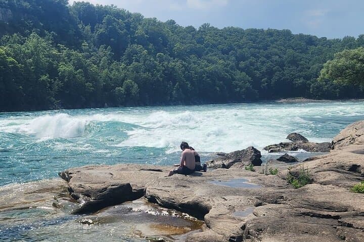 Whirlpool Rapids Gorge Hiking Tour — Niagara River Rim to Riverbank photo 6