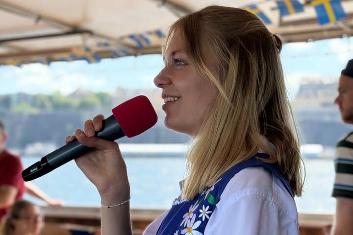 Sail the Stockholm Archipelago: 2.5-Hour Summer Cruise with Live Midsummer Guide photo 4