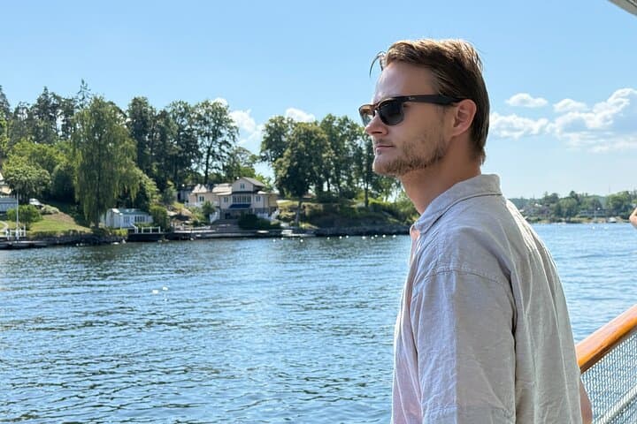 Sail the Stockholm Archipelago: 2.5-Hour Summer Cruise with Live Midsummer Guide photo 5