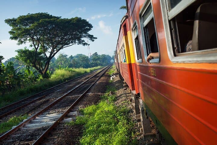 Ella to Kandy First-Class Scenic Train: Highland Rail Journey through Sri Lanka's Tea Country photo 2