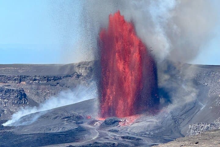 Explore Hawaii’s Volcanoes and Waterfalls: A Day Tour from Hilo