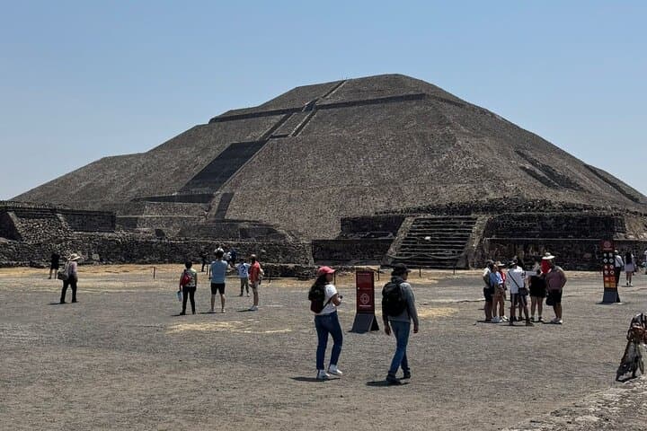 Morning at Teotihuacan: Cave Breakfast, Guided Pyramids Tour and Chocolate Workshop