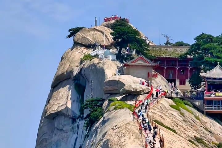 Mount Hua One-Day Adventure: Plank Walk, Sunrise on East Peak & Jade Maiden Temple