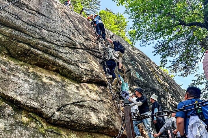 Mount Hua One-Day Adventure: Plank Walk, Sunrise on East Peak & Jade Maiden Temple photo 5