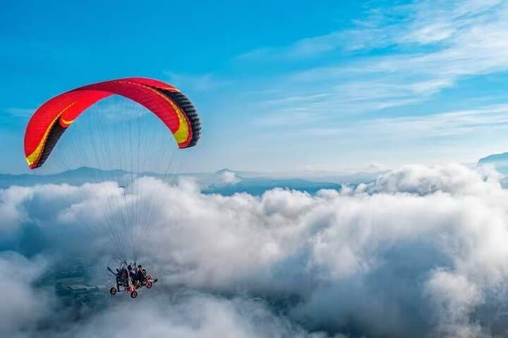 Paragliding Vang Vieng: Tandem Flights Over Mekong & Limestone Cliffs photo 4
