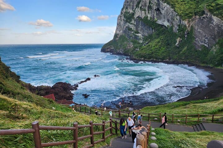 Explore Jeju by Private Taxi with an English Guide-Driver — Custom 2-Day Island Highlights