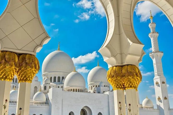 Abu Dhabi Full-Day Private Sightseeing with Ferrari World Ticket: Sheikh Zayed to Yas Island photo 4