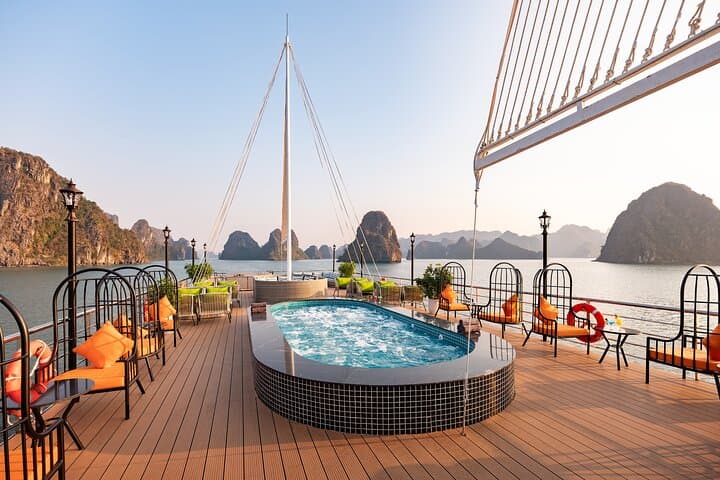 Luxury Halong Bay Day Cruise on Amethyst: Luon Cave, Titop & Kayaking photo 4