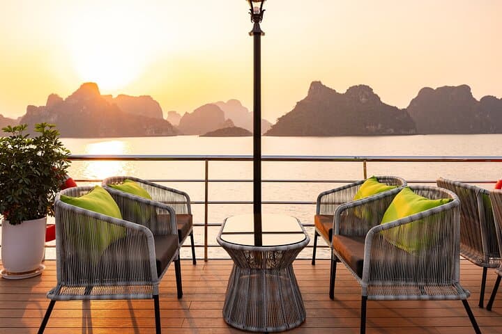 Luxury Halong Bay Day Cruise on Amethyst: Luon Cave, Titop & Kayaking photo 6