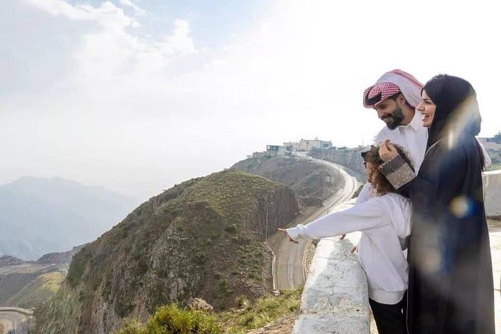 Cloud Path in Abha: Al-Soudah Highlands, Strawberry Farm & Village Culture Tour