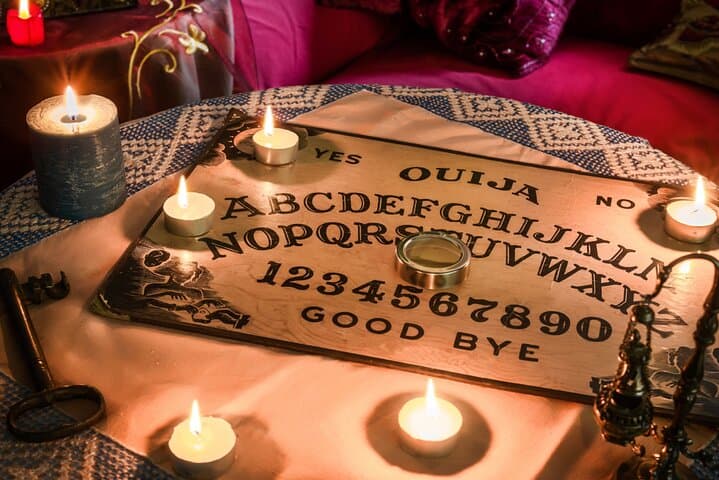 Outdoor Escape Game on Île de Ré — 2-Hour Magic Walk in Saint-Martin-de-Ré photo 3