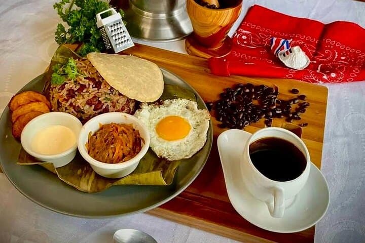 Playón Countryside Food & Culture Tour — Farm Meals, Waterfalls & Coffee