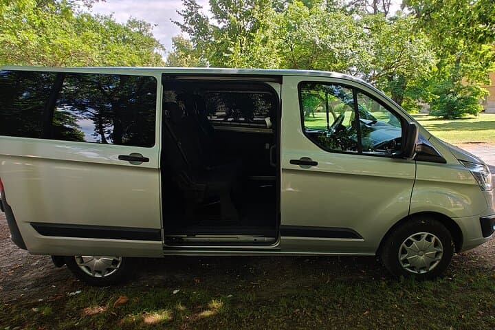Private Transfers and Driving Tours in Prague: Comfortable Airport Rides with Wi‑Fi photo 2