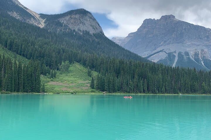 Private Tour to Moraine Lake, Lake Louise & Emerald Lake — Banff Day Trip photo 3