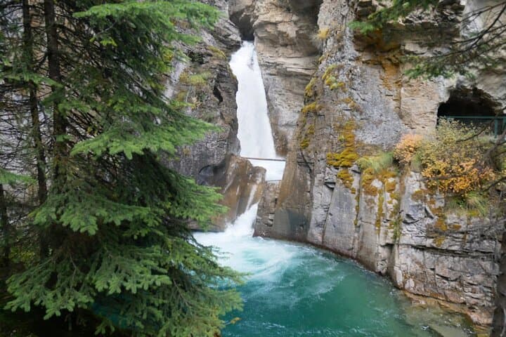 Full-Day Private Tour: Moraine Lake, Lake Louise, Emerald Lake & Johnston Canyon photo 2