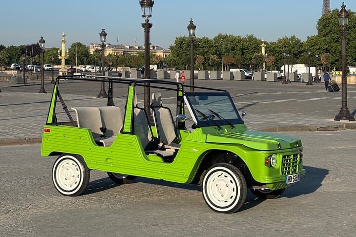 Retro Electric Cabriolet Tour of Paris — Local Guide & Custom Route photo 2