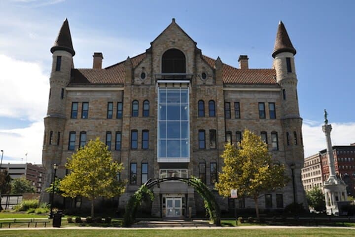 Self-Guided 'The Office' Walking Tour in Scranton — GPS Audio Tour of TV Sites photo 3